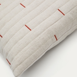 Чехол на подушку Blaina из белого льна с красной вышивкой 45 x 45 см