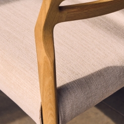 Стул Cudia из бежевой синели из массива дуба с натуральной отделкой FSC Mix Credi