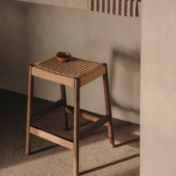 Yalia Табурет из дуба с отделкой под орех и веревочным шнуром, высота 65 см