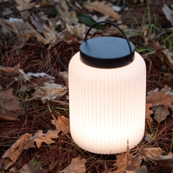 Настольная лампа Verona из полиэтилена и металла с черной отделкой