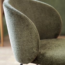 Стул Minna из зеленого бархата на стальных ножках с черной отделкой