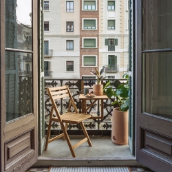 Балконный стол Amarillis складной из массива акации