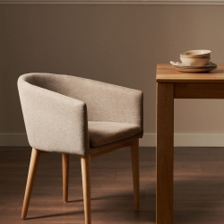 Harlan Стул из коричневой синели с ножками из массива ясеня