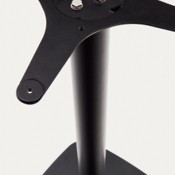 Барный стол Saura из черного металла со столешницей орехового цвета