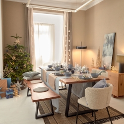 Стул Aniela из белой ткани букле и металла с черной отделкой