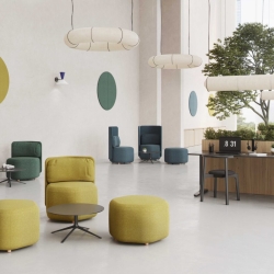 Низкое кресло HEX с подлокотниками