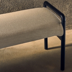 Скамейка Macaret со съемным чехлом из массива дуба с черной отделкой 120 см