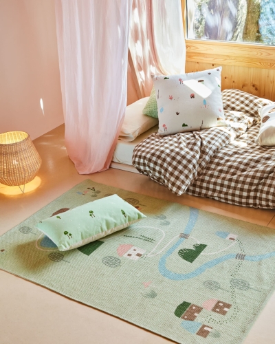 Чехол для подушки из Llaru белого цвета с разноцветными грибами 45 x 45 см