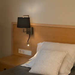 Бра с ридером Frame состаренное золото/черный