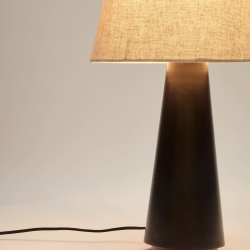 Torrent Металлическая настольная лампа с черной отделкой и льняным абажуром