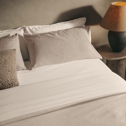 Керамическая настольная лампа Mercadal с черной отделкой