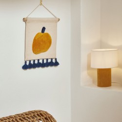 Гобелен Amarantha из 100% хлопка с желтым яблоком и синими кисточками белого цвета 30 x 30 см