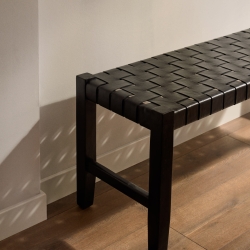 Скамья Calixta из кожи и красного дерева с черной отделкой 120 см