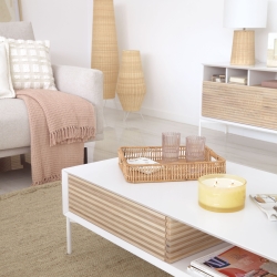 Настольная лампа из ротанга Kamaria среднего размера с натуральной отделкой